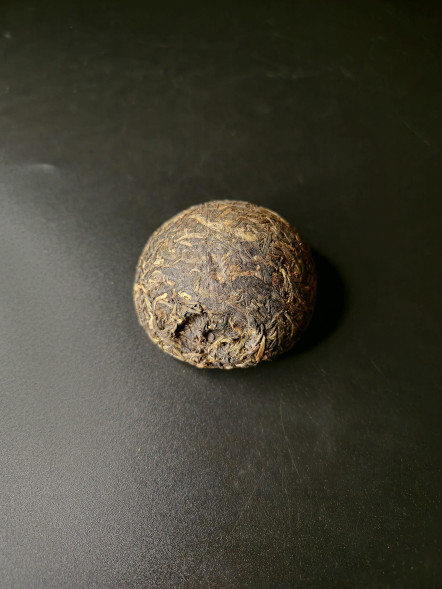 Чай шен пуер Сягуань Тэ цзи в красной коробке (2014)