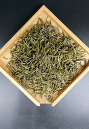 Чжу Е Цин — весенний зелёный чай с орехово-цветочным вкусом