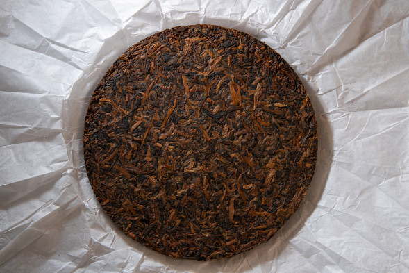 Шу пуэр «Пуэр сближает» — блин 357 г из Моцзяна, гунтин и цзинь я, купить с доставкой