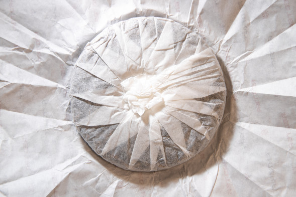 Купить красный чай-блин Дянь Хун «ХунЧилл» 200 г — хунча из Линьцана от Ant+Shift