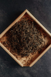 Красный чай Цзинь Цзю Мей 