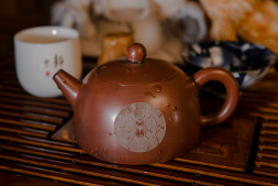 Чайник &quot;Дэ Чжун&quot;