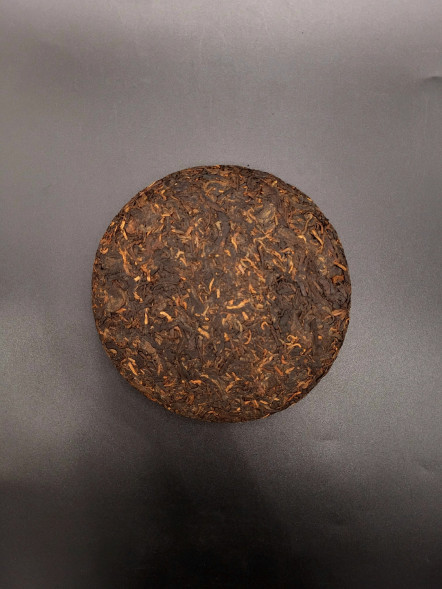 Шу пуэр Бермуды №4 из Линцана с гунтином из Мэнхая — орехово-шоколадный вкус, мягкая выдержка