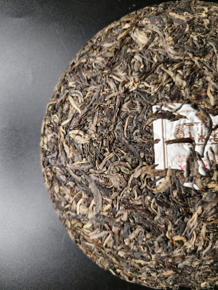 Купить шен пуэр Мэнку Цяому Ван 2012 — медовый аромат, 12 проливов