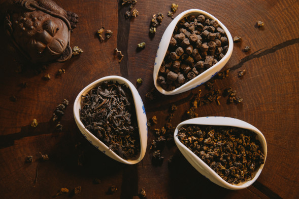 Купить чайный набор: Пуэр Ча Хуа Ши(100гр), Инь Цзюнь Мэй(100гр) и ГАБА Улун Дун Дин(100гр)— скидка 50%