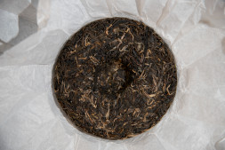 Шен пуэр «Бермуды» из Иу — весенний чай с характером