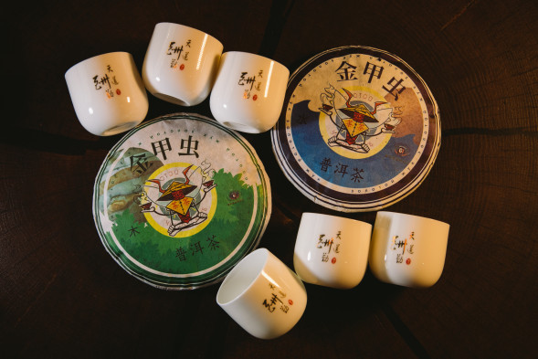 Купить чайный набор «Стихии Пуэра»: У Син Вода(200гр) и Дерево(200гр) + 6 пиал 75 мл с доставкой