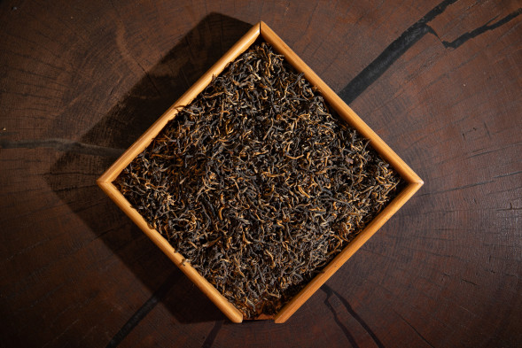 Дянь Хун Мао Фэн «Ворсистые Пики» — красный чай из Юньнани, купить хун ча