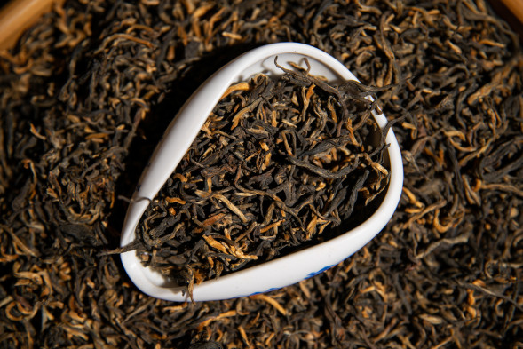 Дянь Хун Мао Фэн «Ворсистые Пики» — красный чай из Юньнани, купить хун ча