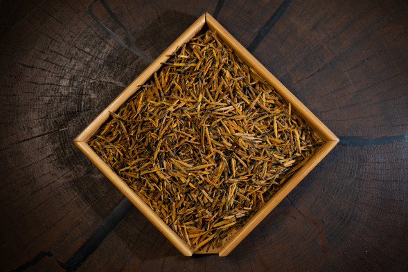 Да Цзинь Чжень — купить китайский красный чай с золотыми иглами из Юньнани