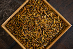 Красный чай Да Цзинь Чжень — «Большие Золотые Иглы» из Юньнани