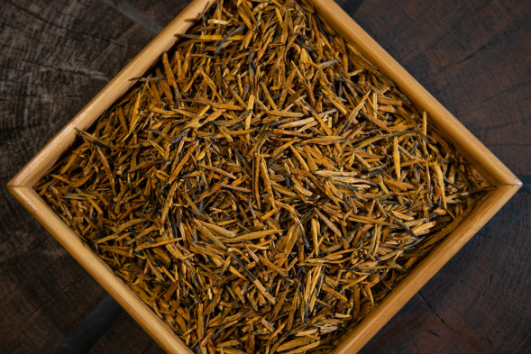 Да Цзинь Чжень — купить китайский красный чай с золотыми иглами из Юньнани